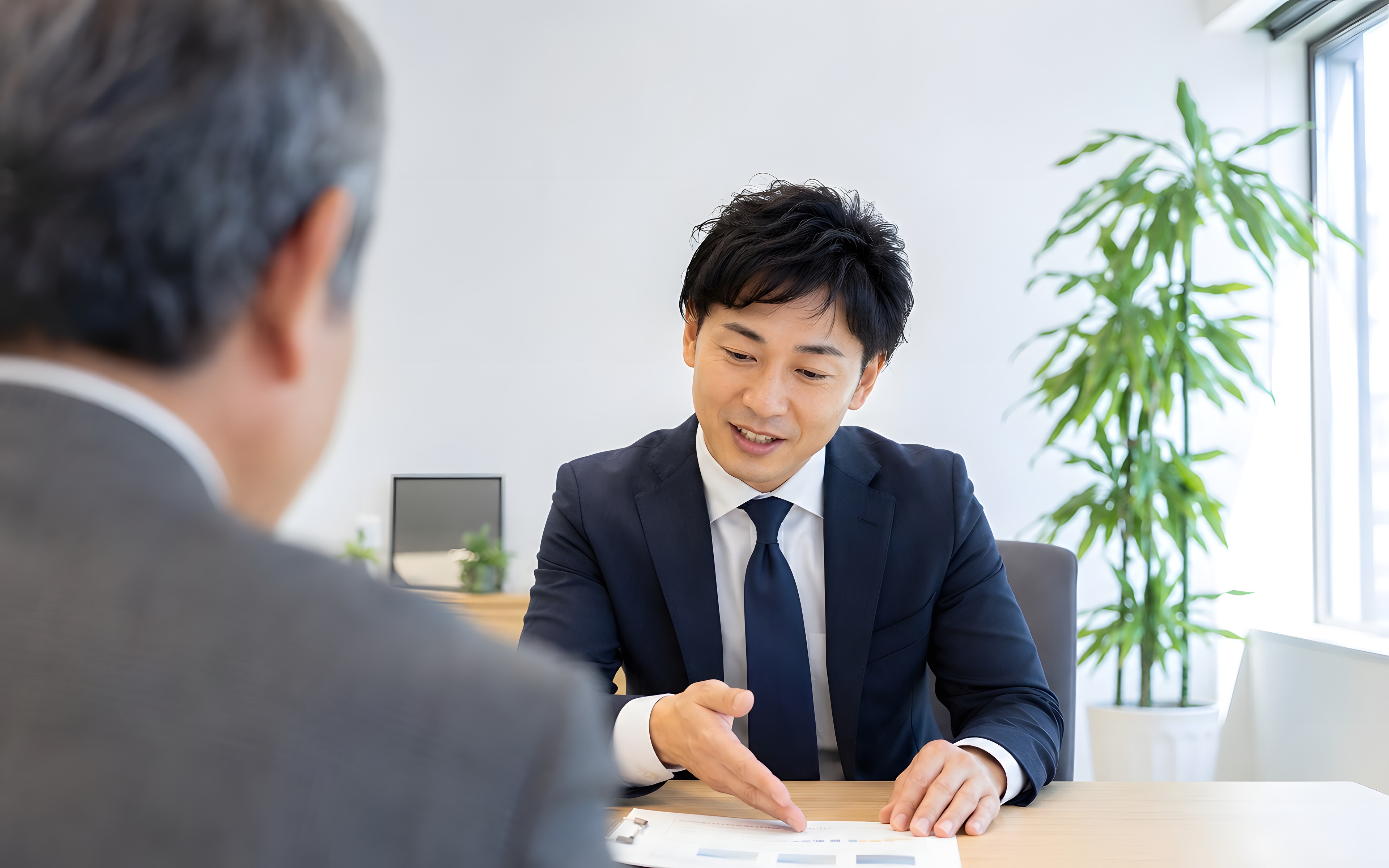 事務所⁠で⁠の相談⁠の様子